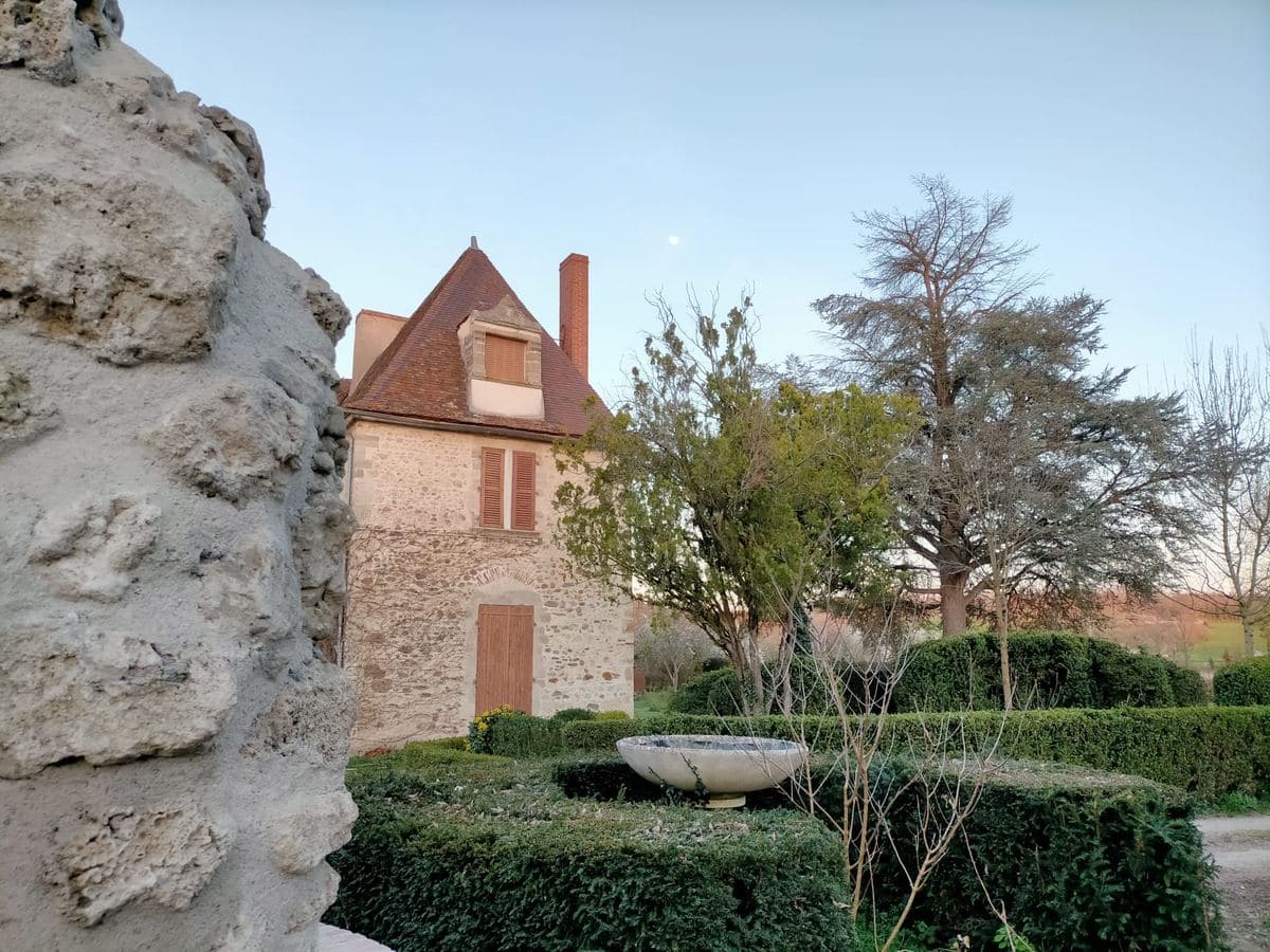 Le jardin à la française, le bassin et le pavillon