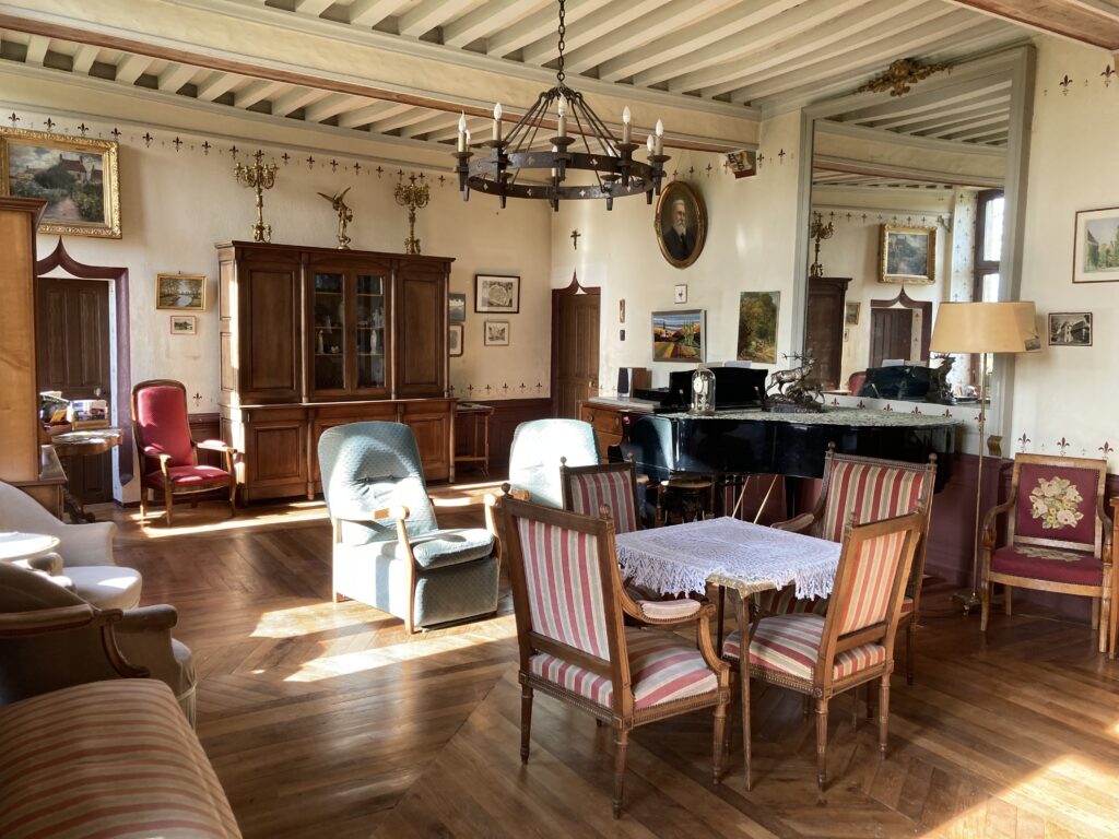 Le salon du gite de charme pour week end entre amis dans l'Allier